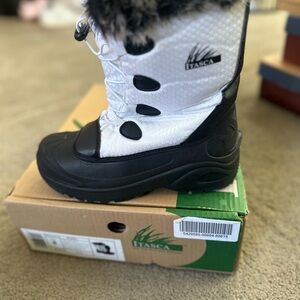 Itasca Black and White Winter Boots
